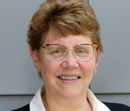 Richelle headshot